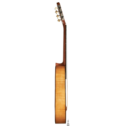 This is the side of a Wolfgang Jellinghaus "Torres 77" classical guitar made of spruce and maple