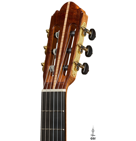 The headstock of a Wolfgang Jellinghaus "Signature CD/SP 640" classical guitar made of cedar and Granadillo