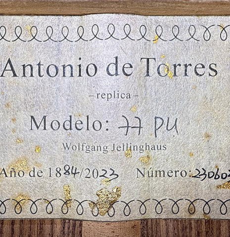 This is the label of a Wolfgang Jellinghaus "Torres 77 - clear" classical guitar made of spruce and granadillo