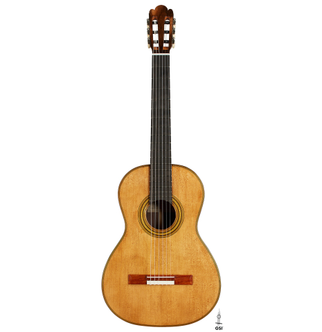 The front of a Wolfgang Jellinghaus “Torres FE 13” classical guitar with antiqued finish, made of spruce and Indian rosewood