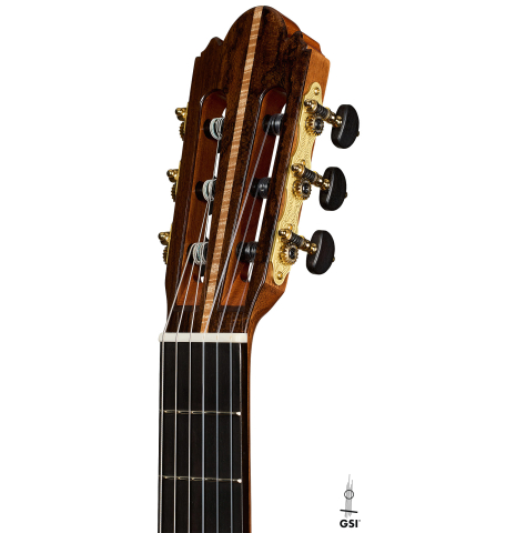 The headstock of a Wolfgang Jellinghaus "Signature SP/CD 640" classical guitar made of spruce/cedar and ziricote