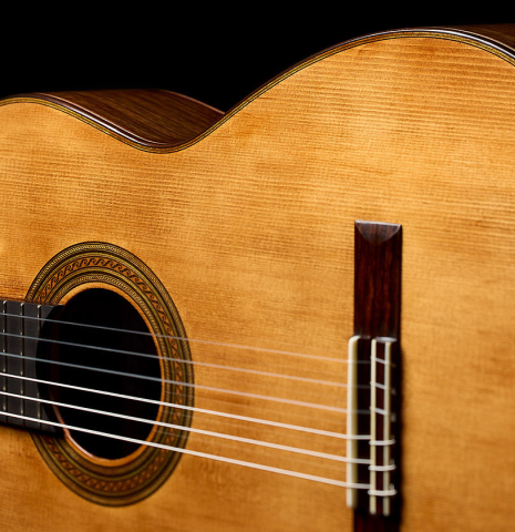The soundboard of a 2025 Wolfgang Jellinghaus "1912 Ex-Segovia A" classical guitar made of spruce and Indian rosewood