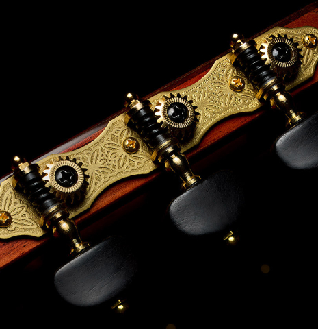 The tuning machines of a 2025 Wolfgang Jellinghaus "1912 Ex-Segovia A" classical guitar made of spruce and Indian rosewood