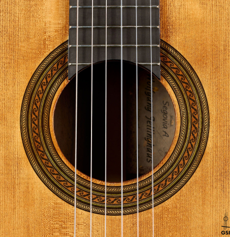 The rosette of a 2025 Wolfgang Jellinghaus "1912 Ex-Segovia A" classical guitar made of spruce and Indian rosewood