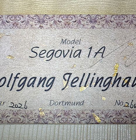 The label of a Wolfgang Jellinghaus "1912 Ex-Segovia 640" classical guitar made of spruce and maple