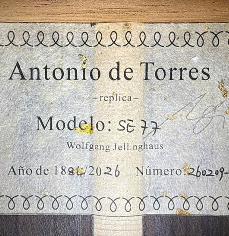 The label of a Wolfgang Jellinghaus "Torres SE 77" classical guitar made of spruce and ziricote