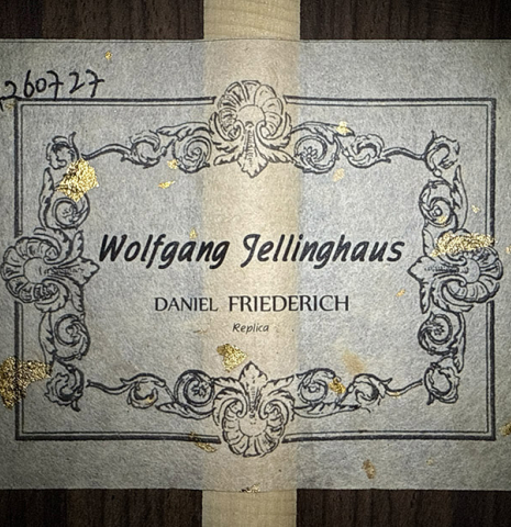 The label of a Wolfgang Jellinghaus "Friederich - aged" classical guitar made of cedar and Indian rosewood