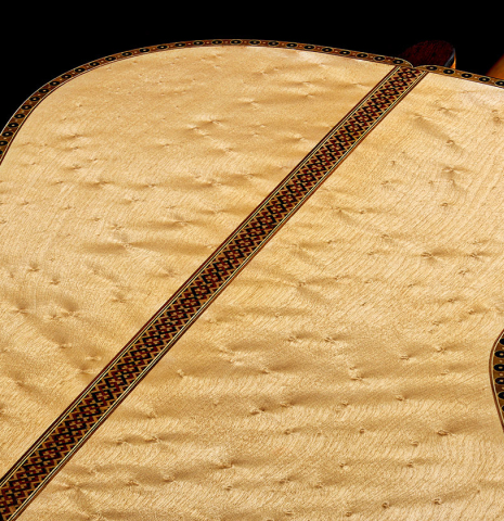 The back center seam of a 2026 Federico Jiang "Arias" classical guitar made of spruce and maple
