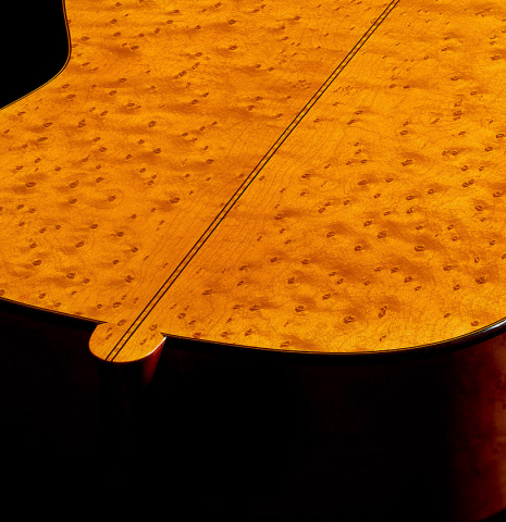 The heel, back binding and purfling of a 2025 Francisco Jimenez "Torres" classical guitar made of spruce and maple