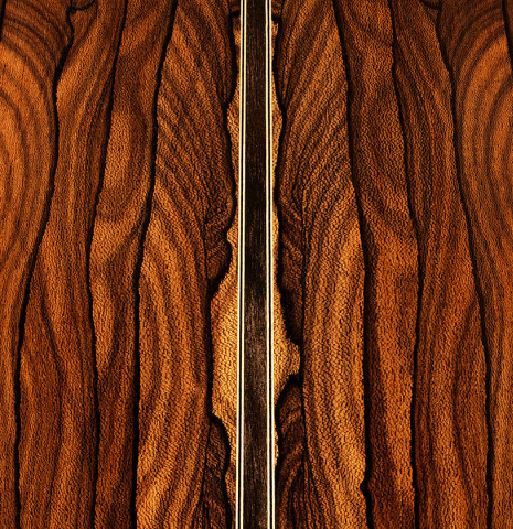 The back center seam of a 2025 Evan Kingma classical guitar made of spruce and ziricote
