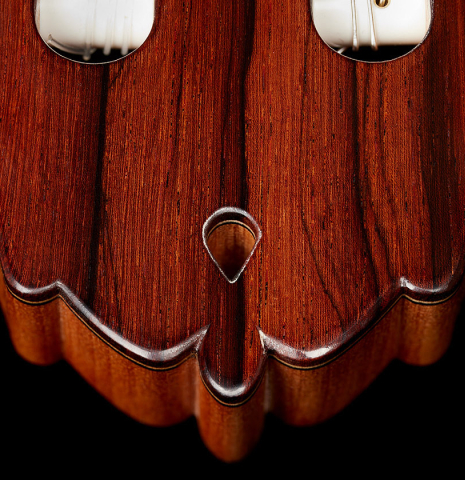 The headstock veneer of a 2025 Evan Kingma classical guitar made of spruce and ziricote