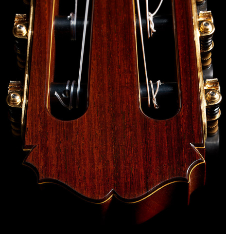 The headstock veneer and tuning machines of a 2025 Sakurai-Kohno "Professional-J" classical guitar made of cedar and African rosewood