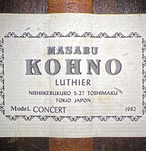 The label of a 1982 Masaru Kohno &quot;Concert&quot; classical guitar made of spruce and Indian rosewood