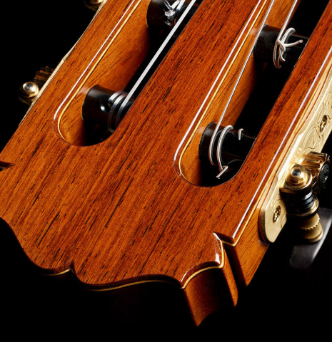 The headstock veneer and tuning machines of a 2024 Sakurai-Kohno "Professional-J 630" classical guitar made of cedar and African rosewood