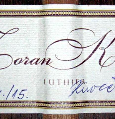 The label of a 2015 Zoran Kuvac classical guitar made with cedar and African rosewood