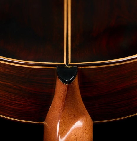The heel, back binding and purfling of a 2004 Bert Kwakkel "Merula 640" classical guitar made of spruce and CSA rosewood