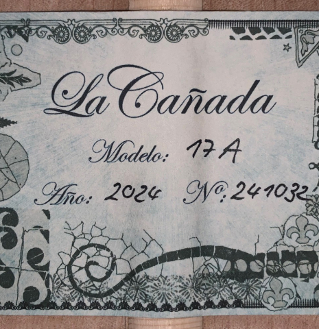 The label of a La Cañada "Model 17A" classical guitar made of spruce and maple