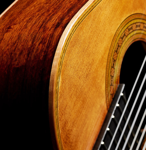 The top binding and purflings of a La Cañada "Model 17A" classical guitar made of spruce and granadillo