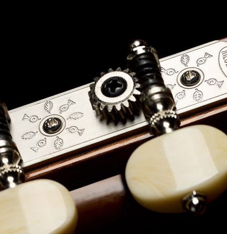 The tuning machines of a La Cañada "Model 17" classical guitar made of spruce and Granadillo