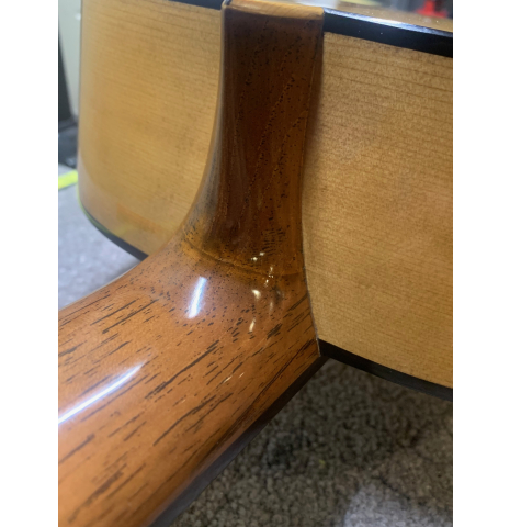 The sides at the heel of the 2025 La Cañada "Model 17" classical guitar made of spruce and cypress being auctioned