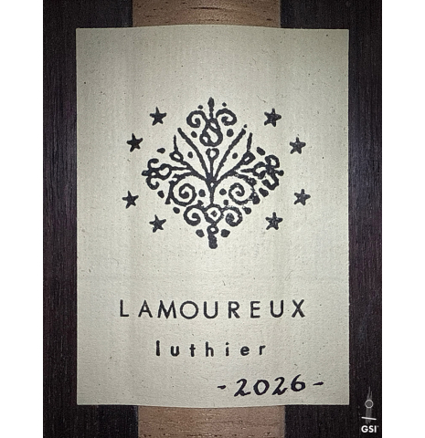 The label of a 2026 Nicolás Lamoureux classical guitar made of spruce and Indian rosewood