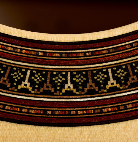 The "Eiffel Tower" motif in the mosaic of the rosette of a 2026 Nicolás Lamoureux classical guitar made of spruce and Indian rosewood