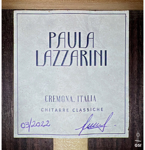 The label of a 2022 Paula Lazzarini classical guitar made of cedar and Indian rosewood