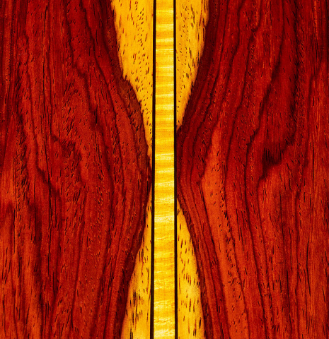 Detail of the back center-seam of a 2023 Paula Lazzarini classical guitar made of cedar and cocobolo
