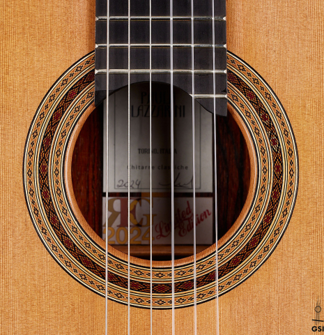 The rosette of a 2024 Paula Lazzarini "Roma Guitar Expo" classical guitar made of cedar and cocobolo