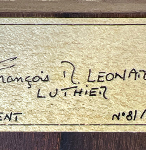 The label of a 2022 Francois Leonard classical guitar made of cedar and African rosewood