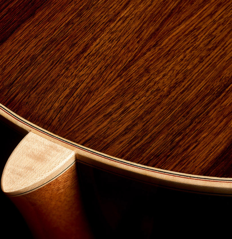 The heel, back binding and purfling of a 2026 Valerio Licari "Lesna - REG Special Edition" classical guitar made of spruce and Indian rosewood