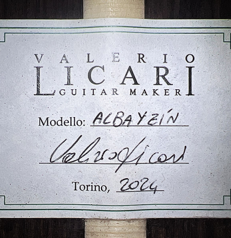 The label of a 2024 Valerio Licari "Albayzín" classical guitar made of cedar and Indian rosewood