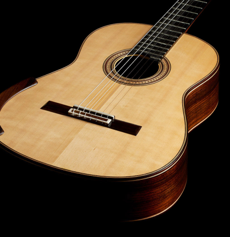 The soundboard of a 2021 Valerio Licari "Albayzín" classical guitar made of spruce and Indian rosewood