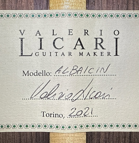 The label of a 2021 Valerio Licari "Albayzín" classical guitar made of spruce and Indian rosewood