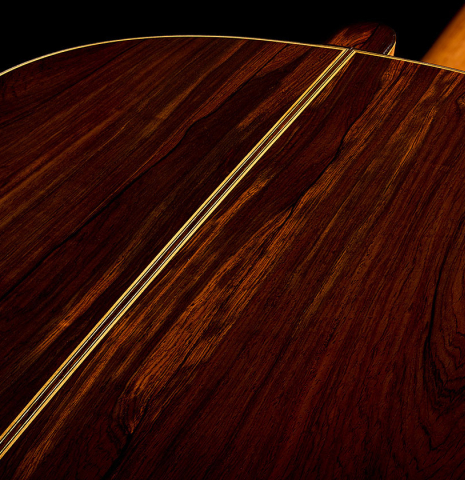 The back center seam of a 2026 Luigi Locatto classical guitar made of spruce and CSA rosewood