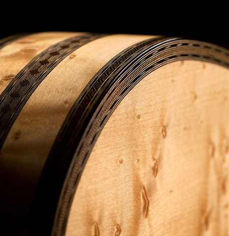 The binding of a 2021 Gabriele Lodi "Torres" classical guitar made of spruce and maple.
