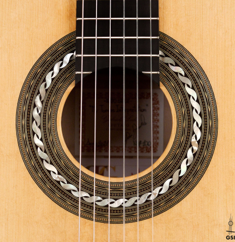 The rosette of a 2021 Gabriele Lodi "Torres" classical guitar made of spruce and maple.