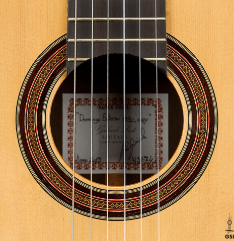 The rosette of a 2019 Gabriele Lodi "Esteso" classical guitar made of spruce and Indian rosewood