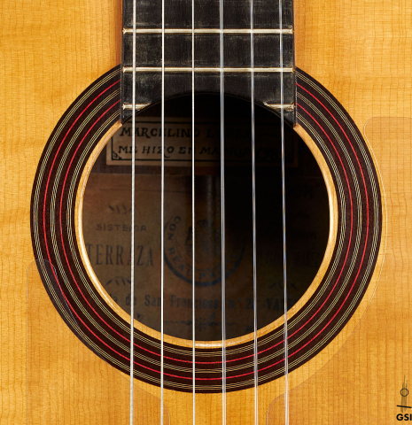 The rosette of a 1989 Marcelino Lopez "1899 Salvador Ibáñez" classical guitar made of spruce and Indian rosewood