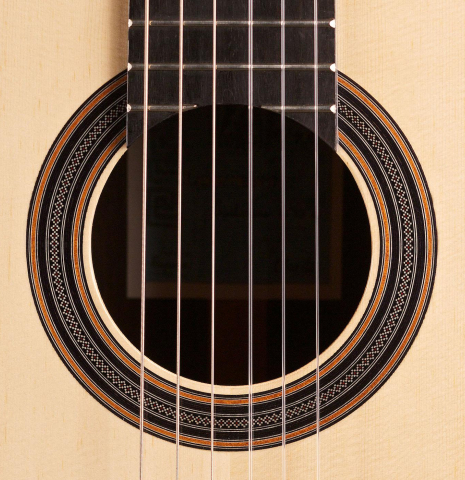 The rosette of a Loriente &quot;Clarita&quot; classical guitar made of spruce and Indian rosewood.