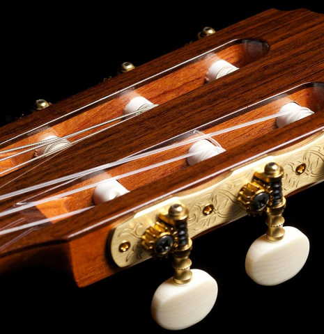 The headstock of a Loriente &quot;Clarita&quot; classical guitar made of spruce and Indian rosewood.
