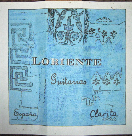 The label of a Loriente &quot;Clarita&quot; classical guitar made of cedar and Indian rosewood