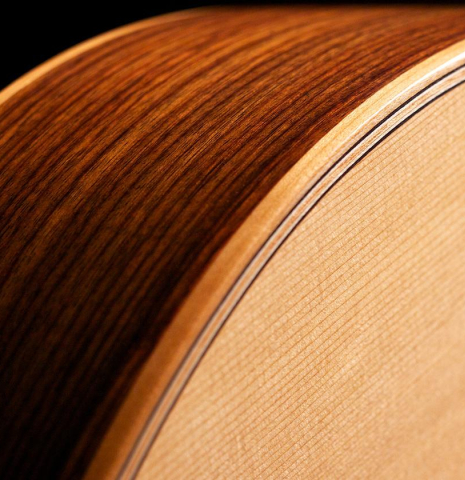 The binding of a Loriente &quot;Clarita&quot; classical guitar made of cedar and Indian rosewood