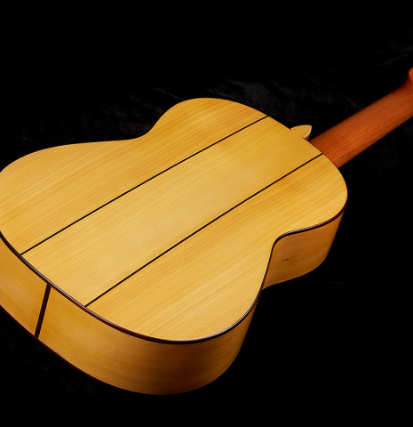 The back and sides of a 2025 Darío García "La Leona" classical guitar made of spruce and cypress
