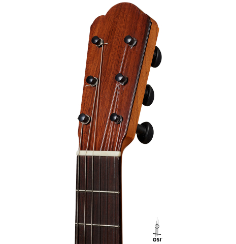 The headstock of a 2025 Darío García "La Leona" classical guitar made of spruce and cypress