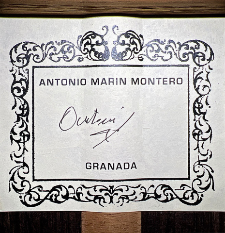 The label of a 2021 Antonio Marin Montero classical guitar made of spruce and Indian rosewood