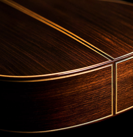 The back and sides at the foot of a 2021 Antonio Marin Montero classical guitar made of spruce and Indian rosewood
