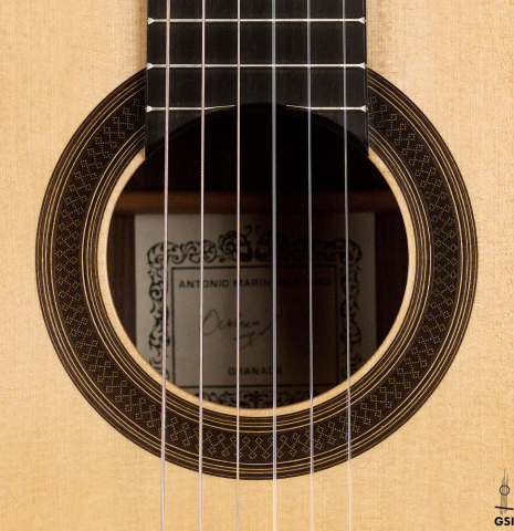 The rosette of a 2021 Antonio Marin Montero classical guitar made of spruce and Indian rosewood