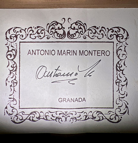 The label of a 2005 Antonio Marin Montero classical guitar made of spruce and CSA rosewood