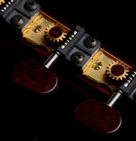 The John Gilbert tuning machines of a 2006 Simon Marty (ex Scott Tennant) classical guitar made of spruce and cocobolo